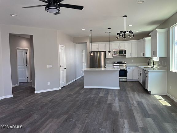 5th image of 469 W LINCOLN Avenue
