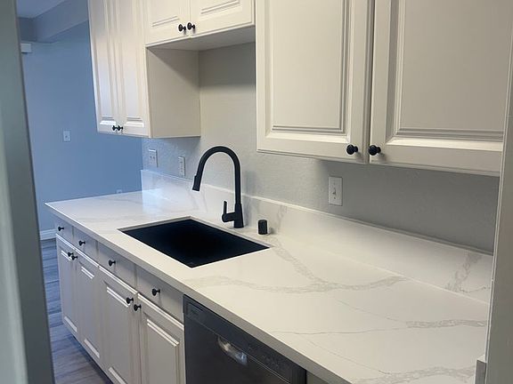 3rd image of 16861 Green Ln APT 1