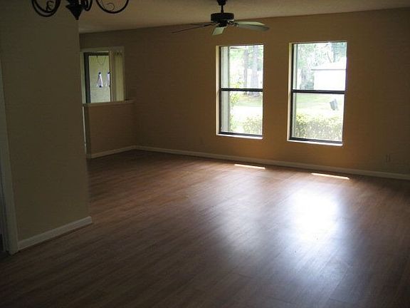5th image of 17 Blakefield Dr
