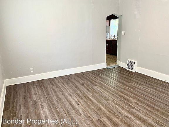 5th image of 1811 N Warren Ave #7382737