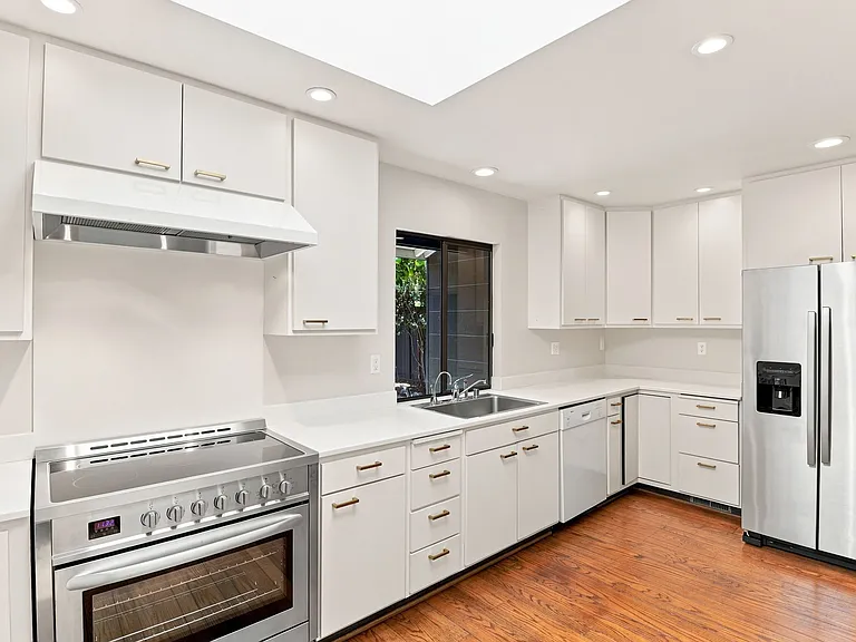 820 Eucalyptus Ave — Photo 11