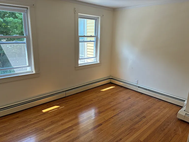 118 N Main St — Photo 1