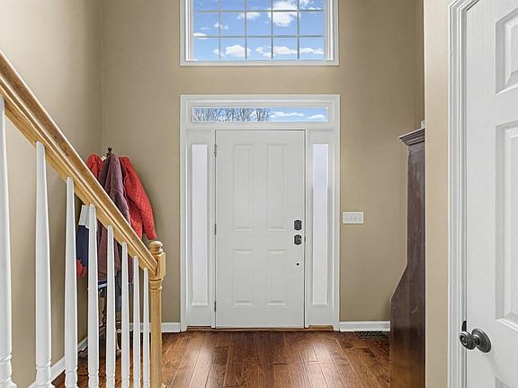 5th image of 218 Amaranth Ct
