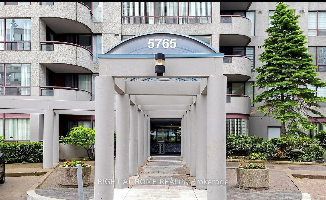 Place Nouveau Residences — Photo 1