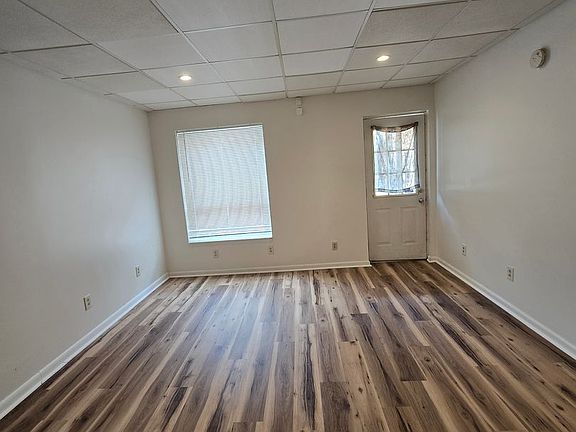 2nd image of 635-639 Baldwin St