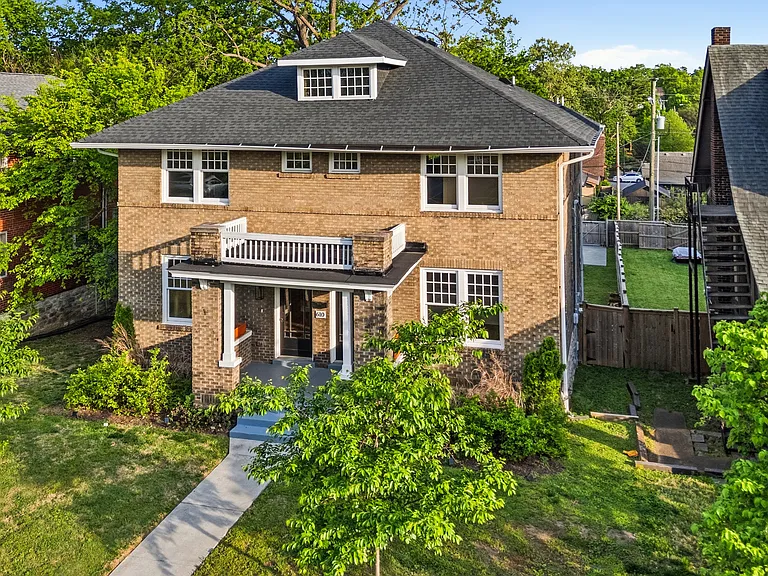 610 Russell St — Photo 2