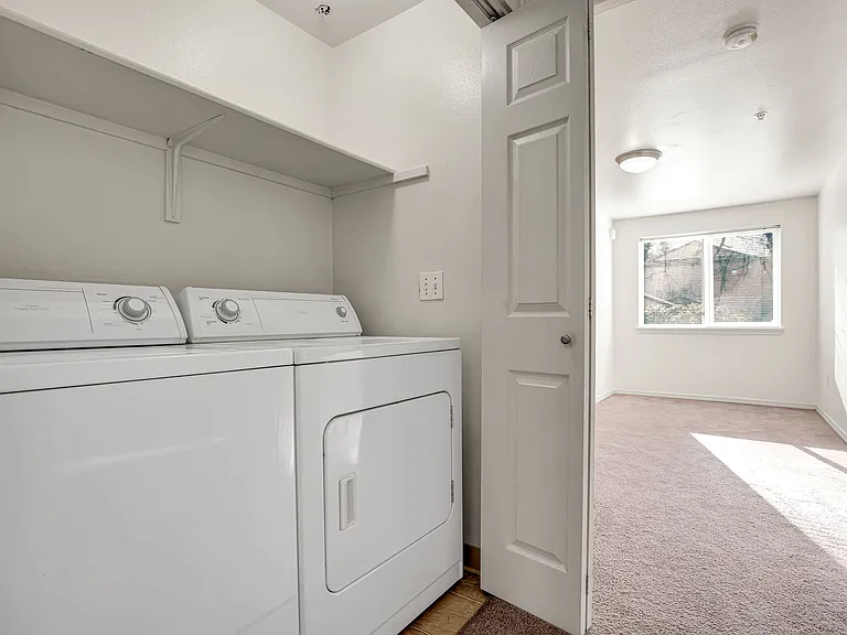 #271 CHELSEA COURT APTS — Photo 34