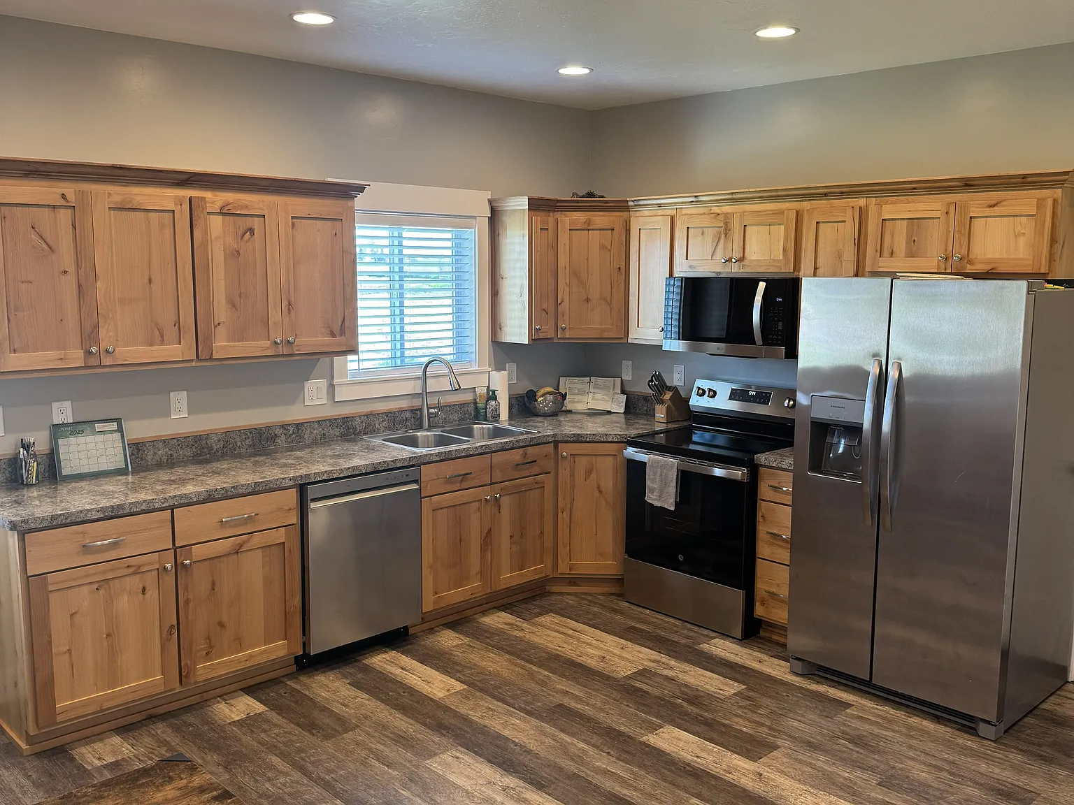 3 bed, 1250 sqft, $1,600 — Photo 2