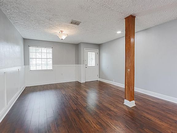 5th image of 806 Park Meadow Dr