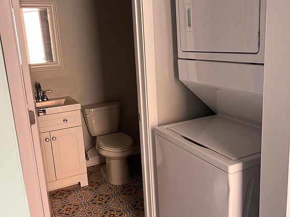 3rd image of 715 Dickinson St #2