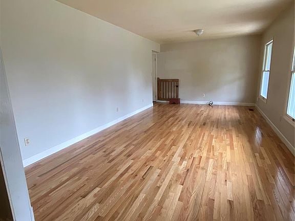 4th image of 28 Countrywood Dr