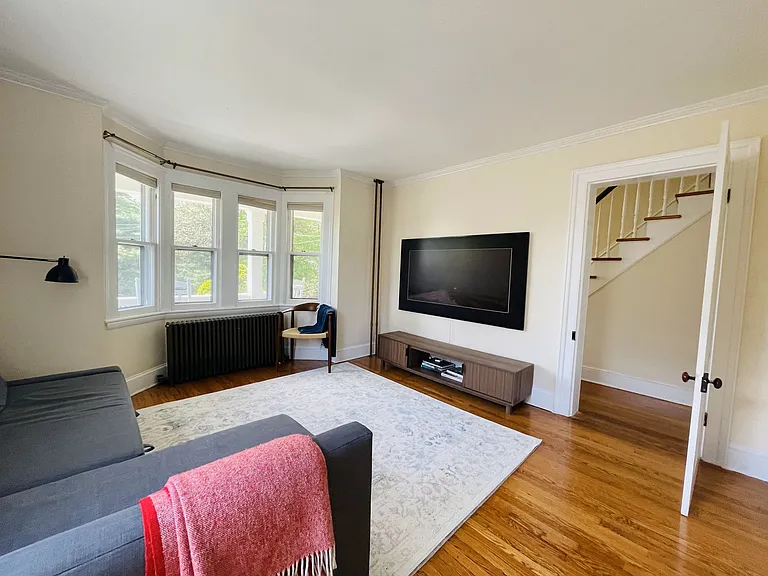 12 Parrott St — Photo 10