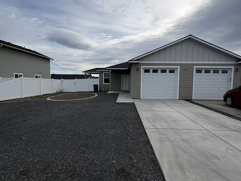 2390 Cascade St — Photo 2