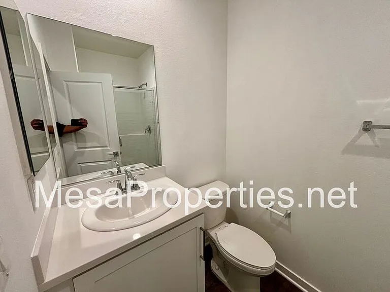 5229 Jarvis Ln — Photo 36