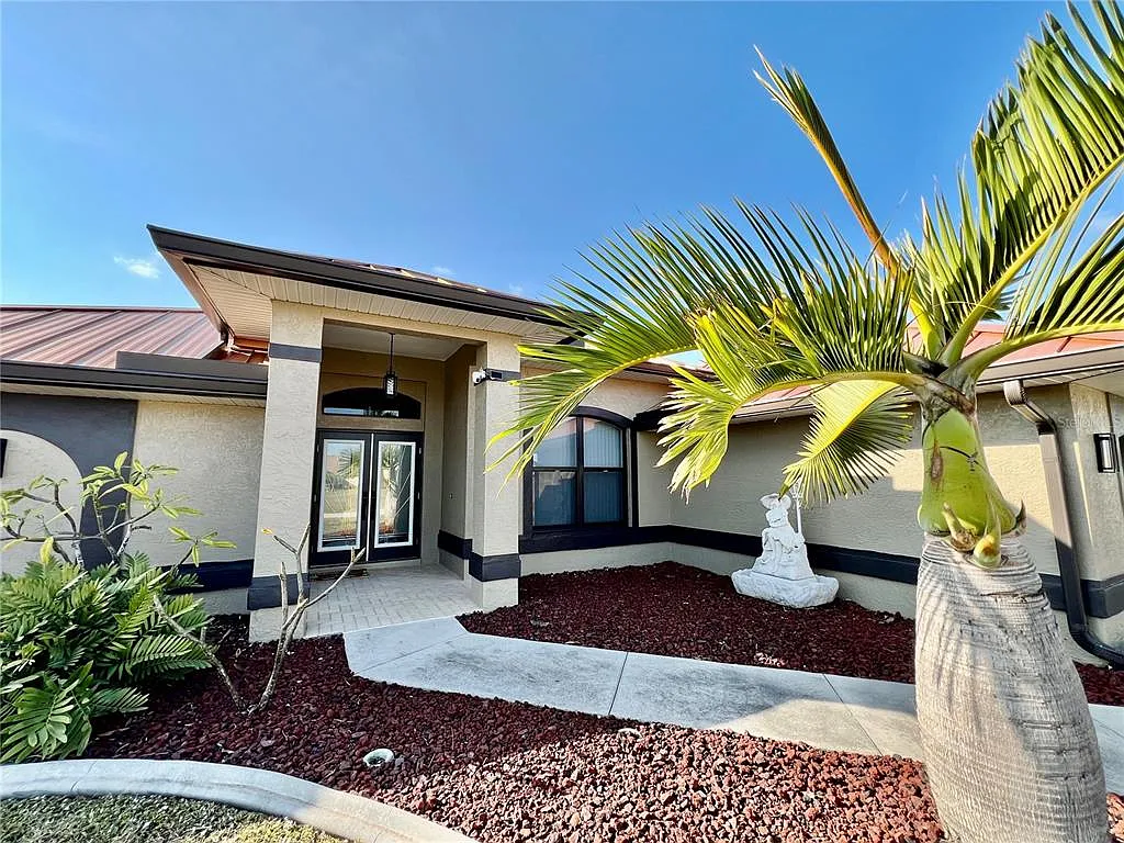 3 bed, 2.0 bath, 1739 sqft, $5,250 — Photo 3