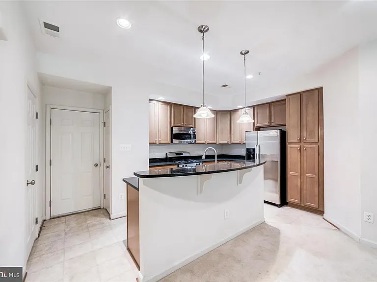 2513 Eastbourne Dr — Photo 8