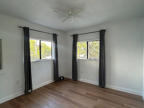 3rd image of 1024 E Crenshaw St #Ab