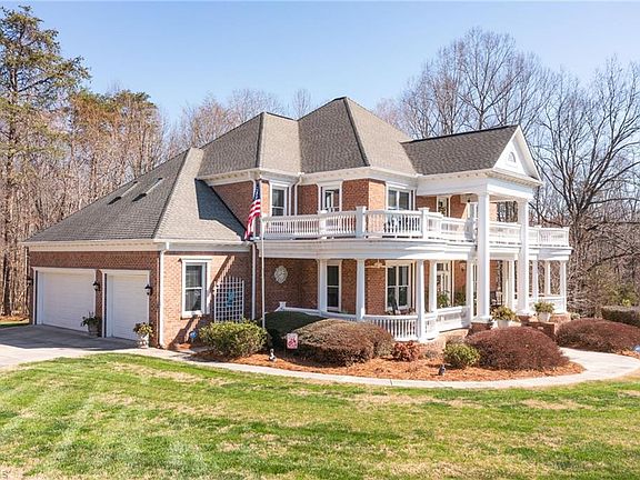 3rd image of 441 Mashie Dr