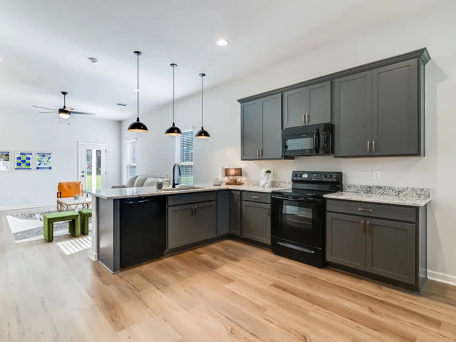 4 bed, 2.5 bath, 1760 sqft, $2,399 — Photo 4