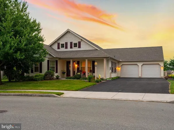 1050 Cambridge Dr, Manheim, PA 17545