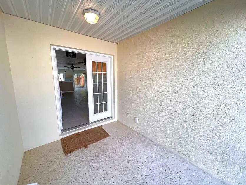 3 bed, 2.5 bath, 1600 sqft, $2,300 — Photo 2