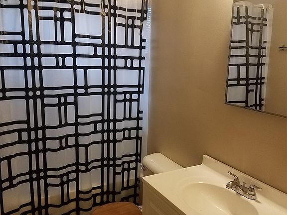 4th image of 3310 Montview Dr