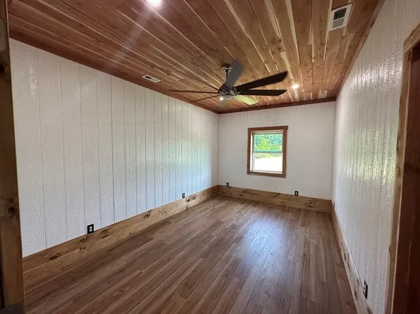 900 Jones Rd, Burkesville, KY 42717