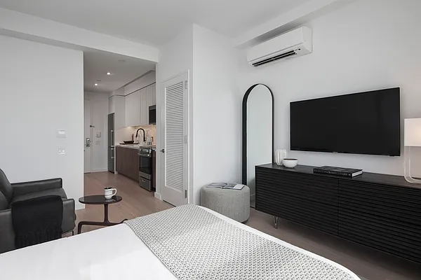 Rented by The Moinian Group | media 81
