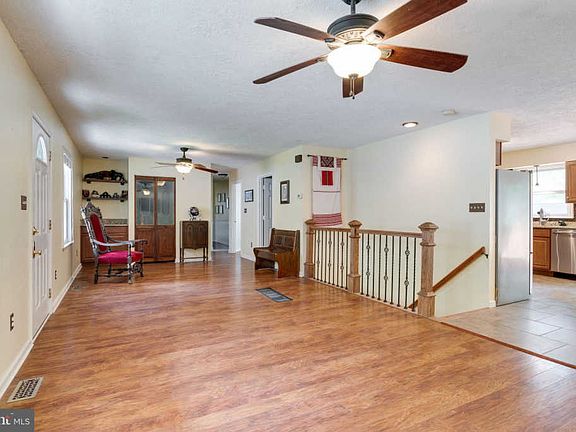 4th image of 6 Somerville St