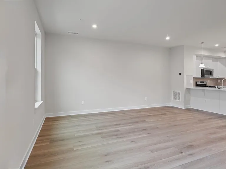 24230 Ullapool Ter — Photo 2