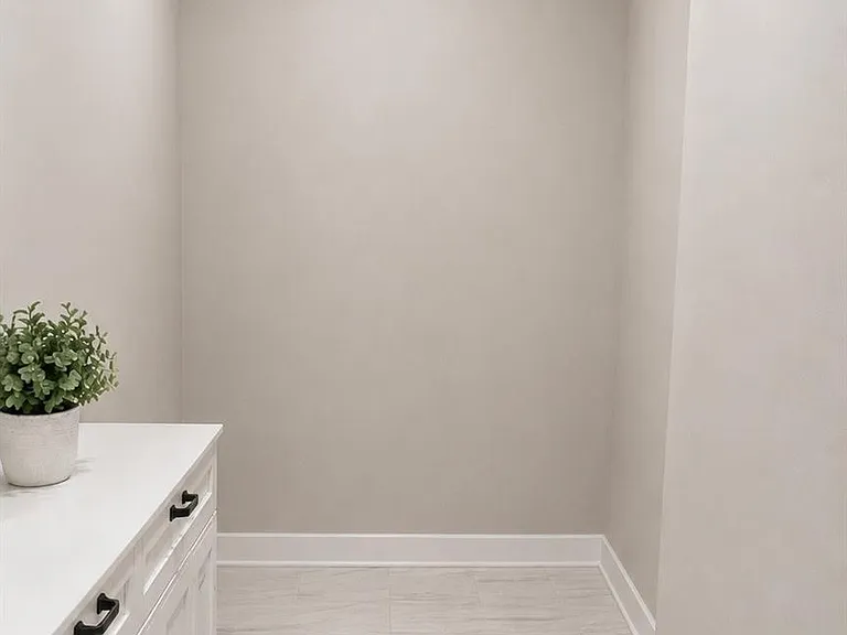 1811 Hanbury Ct — Photo 6