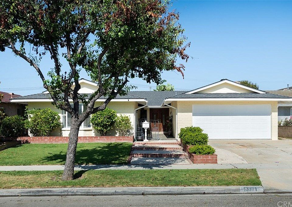 1st image of 13371 Edinburgh Dr