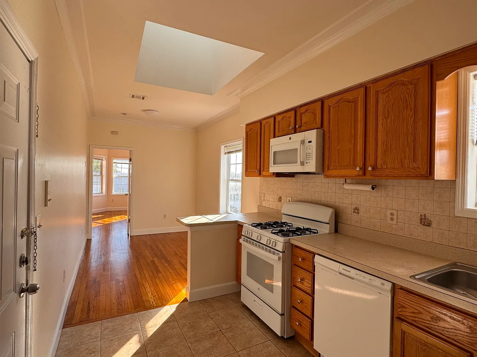 Apartment, JC Greenville, NJ, 07305 — Photo 1