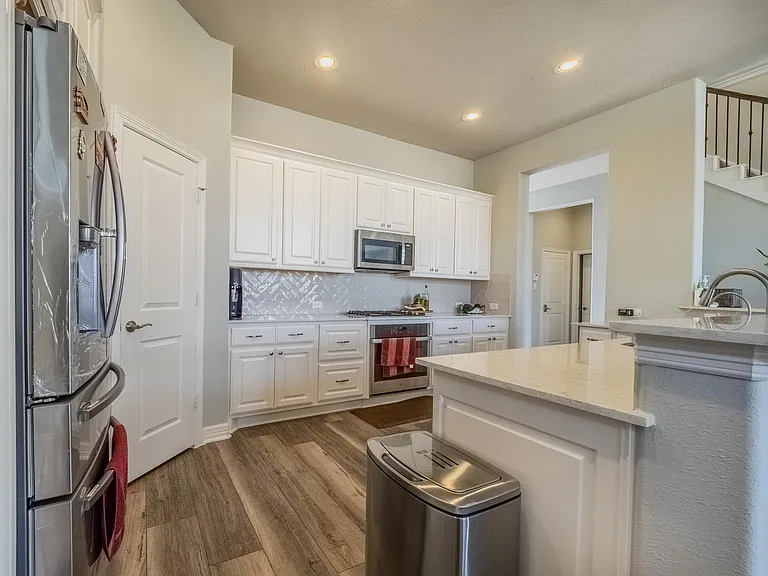 3543 Whitman Dr — Photo 3