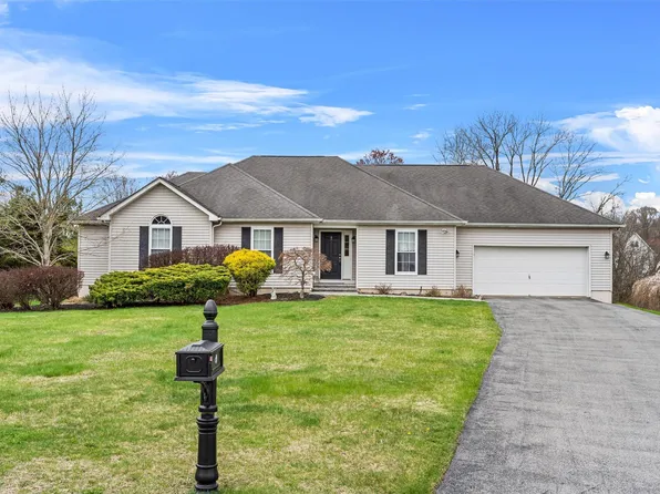 7 Center Circle, Florida, NY 10921