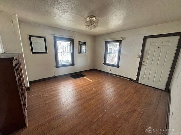 3rd image of 1727 W Riverview Ave