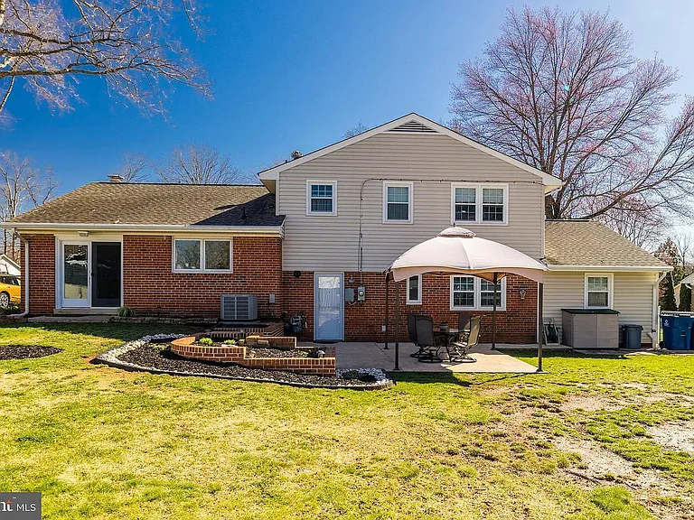 15010 Ulderic Dr — Photo 38