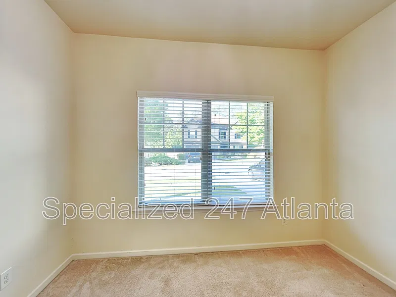 4 bed, 3.5 bath, 2424 sqft, $2,345 — Photo 4