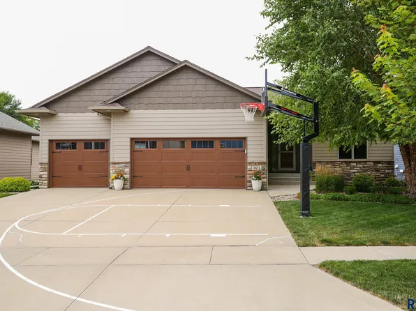 401 S Golden Willow Ave, Sioux Falls, SD 57110