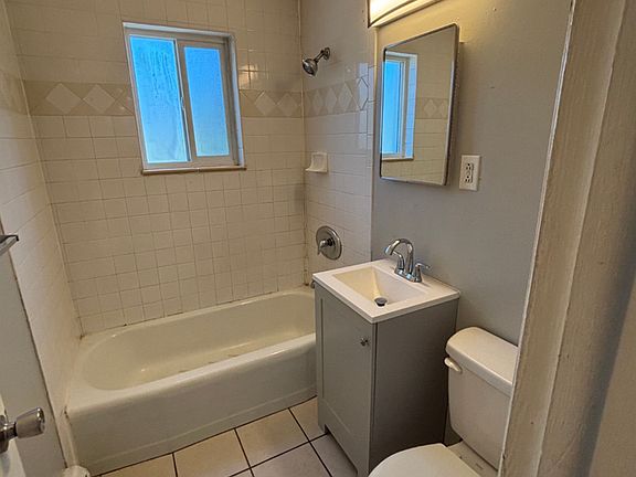 5th image of 1806 E Lasalle St #2