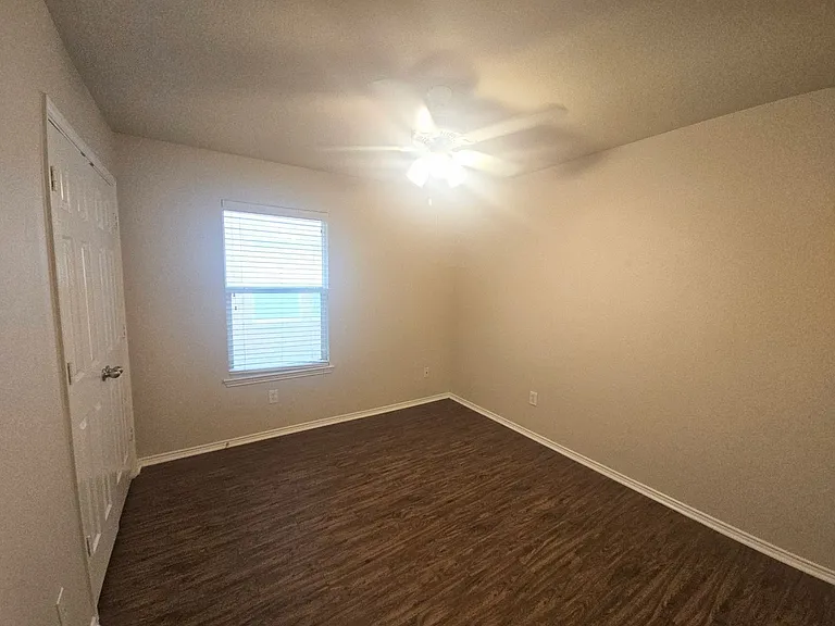 2404 Clairborne Dr — Photo 12