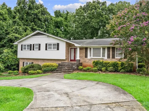 2072 McDuffie Rd, Austell, GA 30106