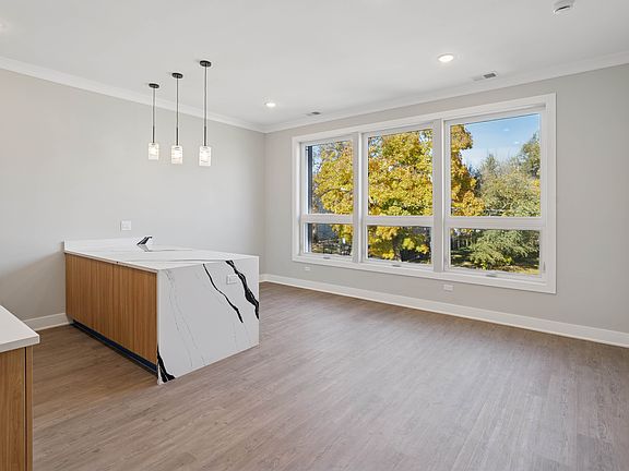 4th image of 4839 W Huron St #1