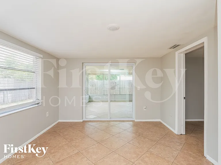 7915 Foxbloom Dr — Photo 12