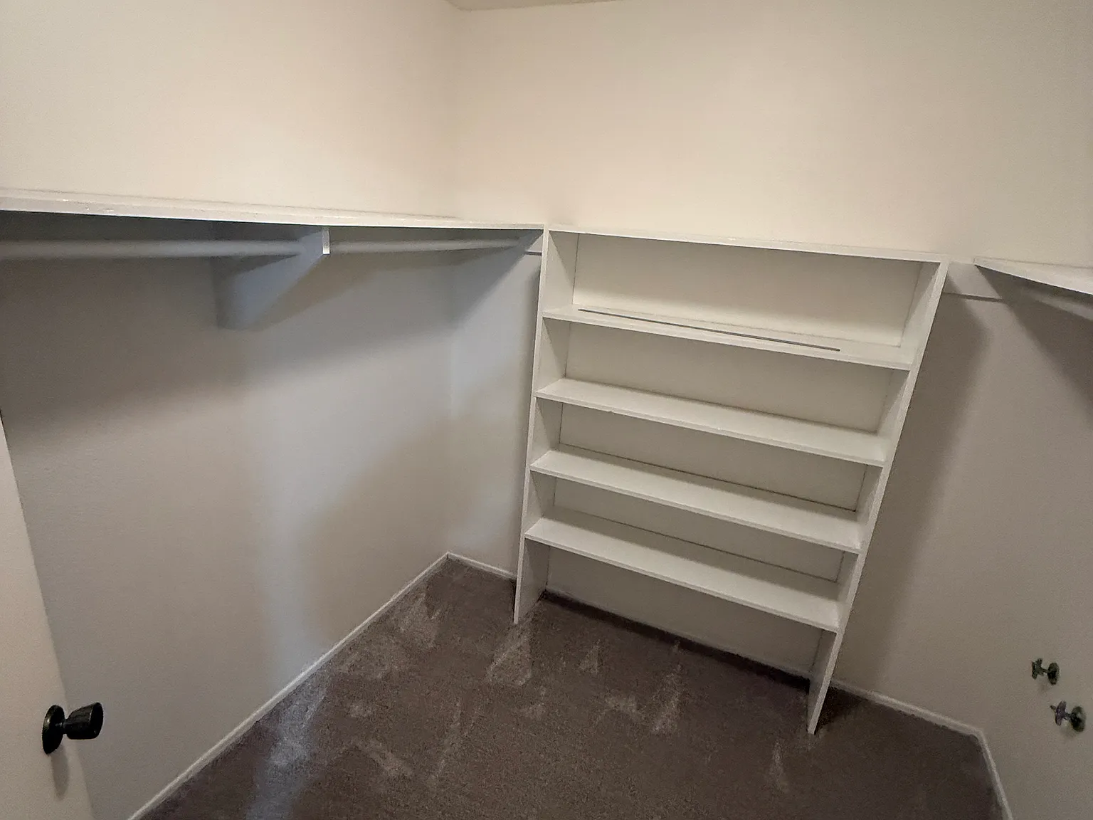1 bed, 600 sqft, $1,900 — Photo 2