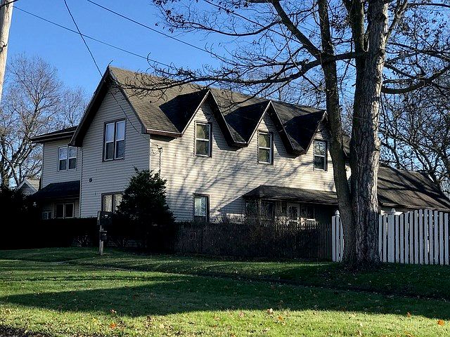 1st image of 723 E Illinois Ave