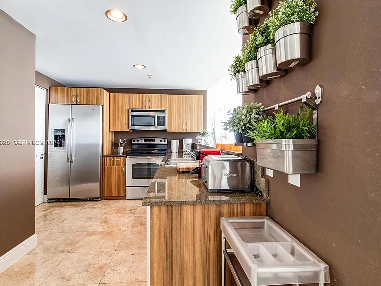 6305 Indian Creek Dr #5A — Photo 17