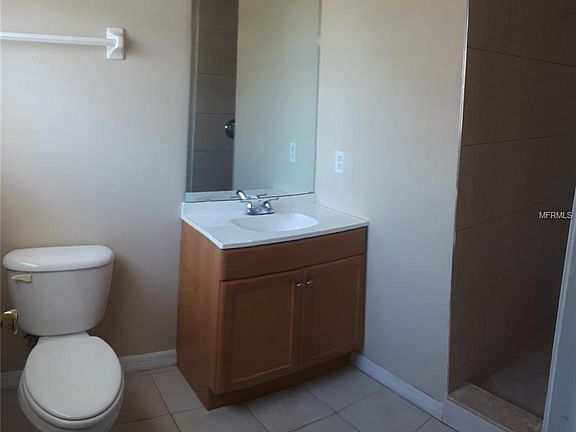 5th image of 153 Ivy Ln APT 4
