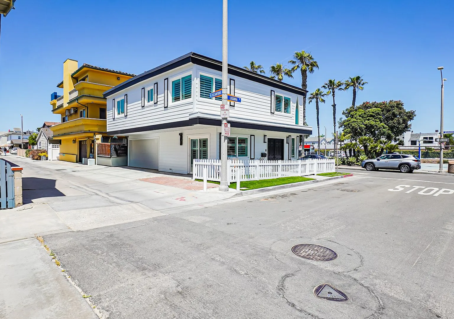 Completely Remodeled Beach House One Home from the Sand | Furnished | 30-Day Minimum Stay — Photo 4