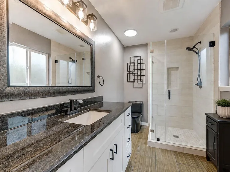 614 Bendwood Dr — Photo 13